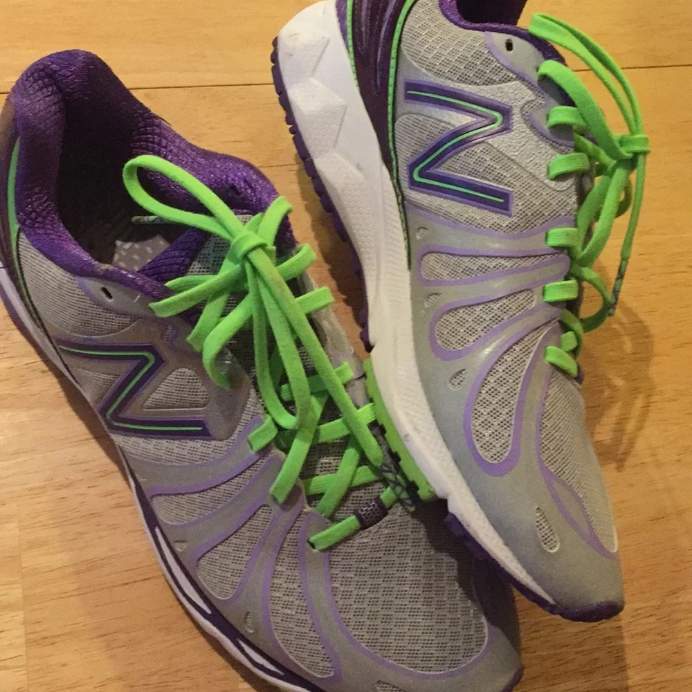 Women’s sneakers 8 1/2 - Picture 2 of 12